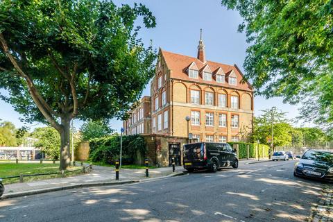 Este Road, Clapham Junction, SW11
