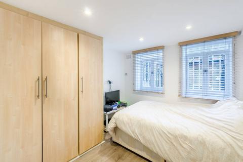 Studio to rent, Este Road, Clapham Junction, SW11