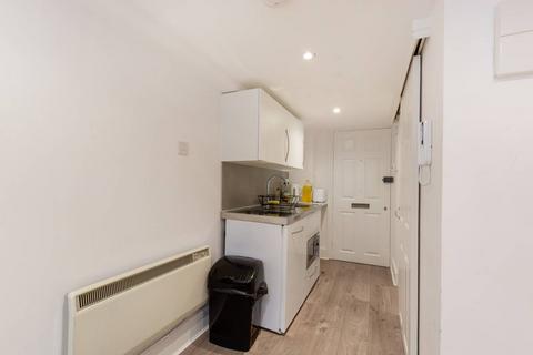 Studio to rent, Este Road, Clapham Junction, SW11