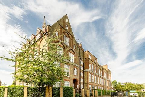 Studio to rent, Este Road, Clapham Junction, London, SW11