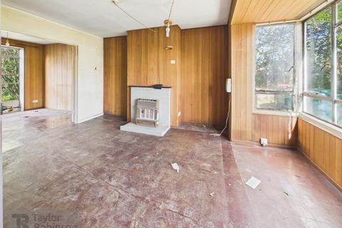 3 bedroom end of terrace house for sale, Tilgate Way, Crawley