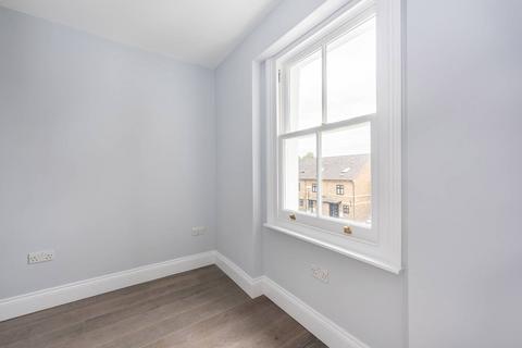 2 bedroom flat to rent, Goldhwak Road, Shepherd's Bush, London, W12