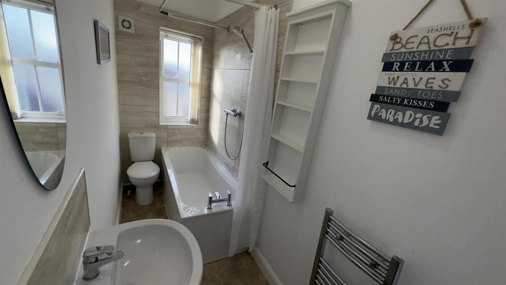 Bathroom 01.jpeg