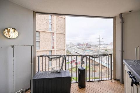2 bedroom flat for sale, Discovery Tower, E16, Canning Town, London, E16