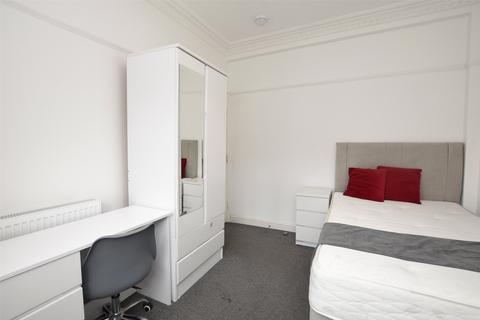 3 bedroom terraced house to rent, Staple Hill Road, Somerset BS16