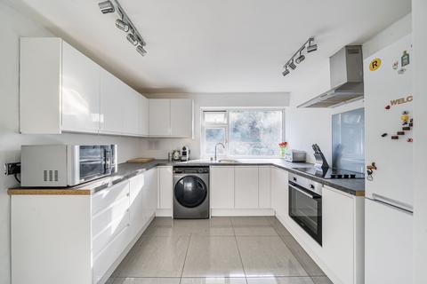 2 bedroom flat for sale, Beechwood Road, Caterham CR3