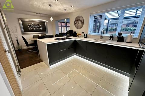 4 bedroom detached house for sale, Dorket Grove, Westhoughton, BL5 2QS