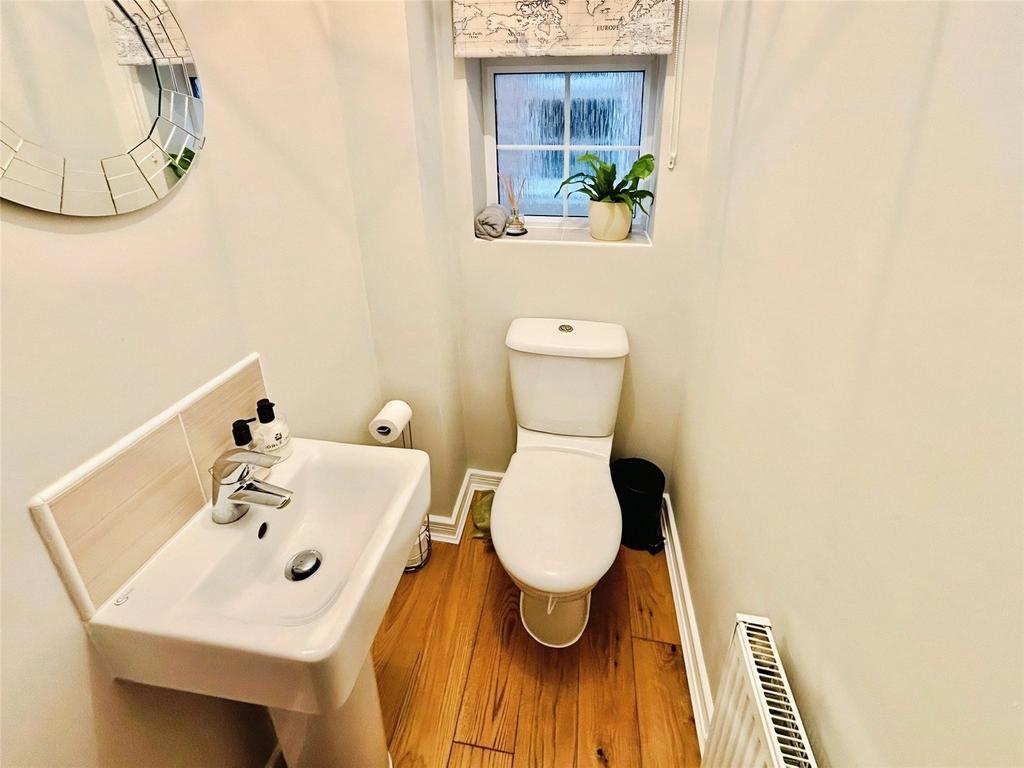 Cloakroom/Wc