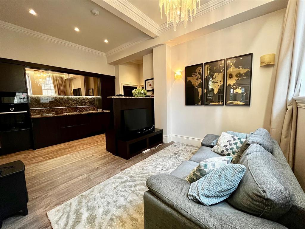 Lounge/dining