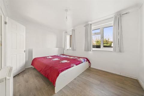 1 bedroom flat to rent, Danbury Crescent, South Ockendon