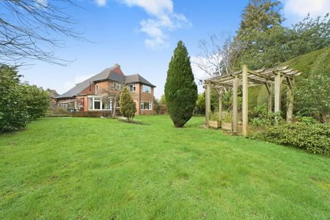 3 bedroom detached house for sale, Marlyns Drive, Guildford GU4