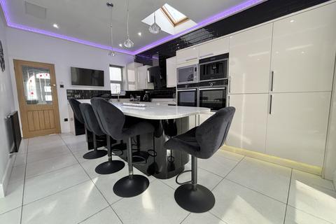 3 bedroom semi-detached house for sale, West Drive West, Cleveleys FY5