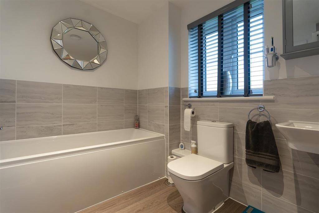 Bathroom 2.jpg