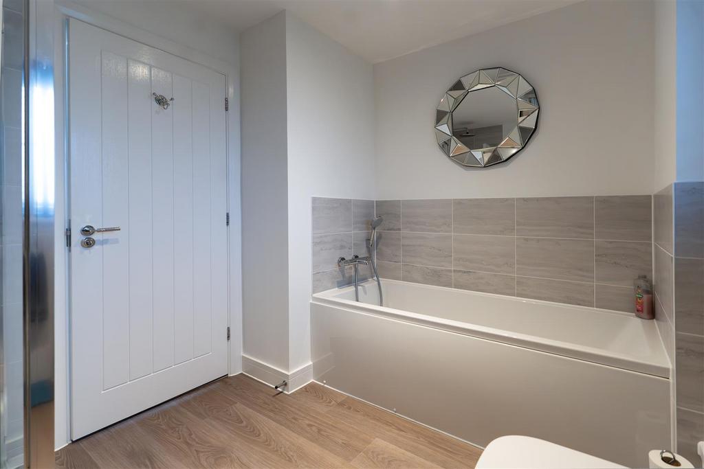 Bathroom 1.jpg