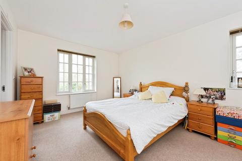 undefined, County Gardens, Isleworth TW7