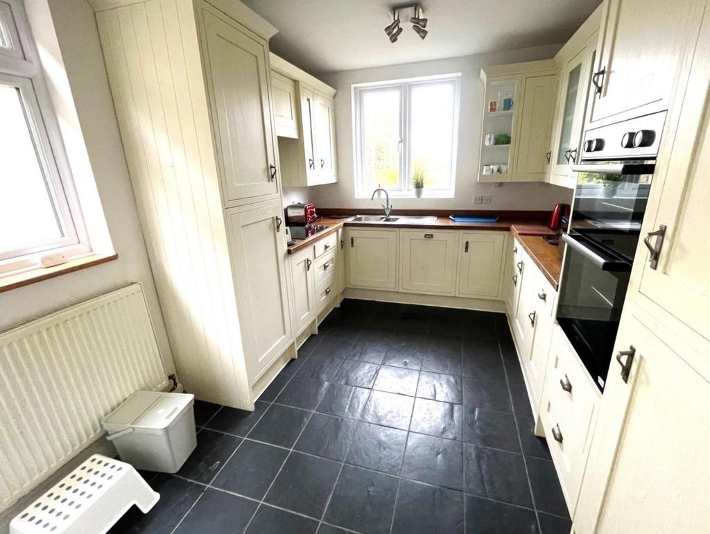 KITCHEN (2).jpg