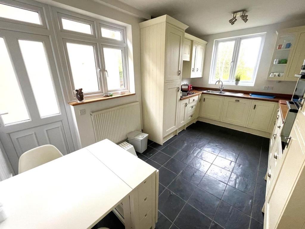 KITCHEN (1).jpg