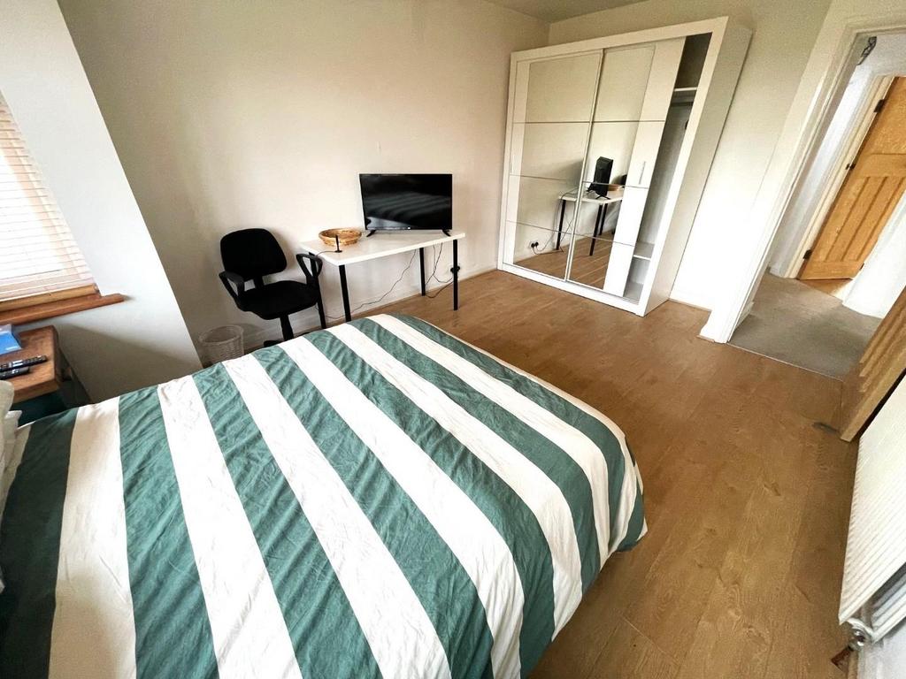 BED 1.jpg