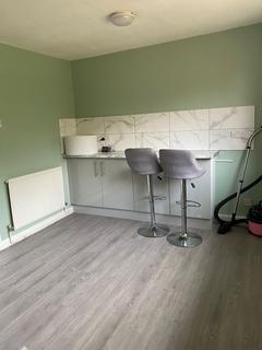 2 bedroom apartment to rent, Lansdowne Avenue, Slough SL1