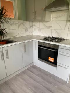 2 bedroom apartment to rent, Lansdowne Avenue, Slough SL1