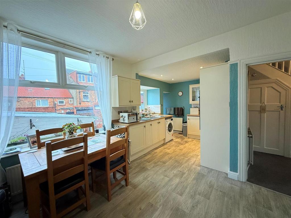 Dinind room to kitchn.jpg