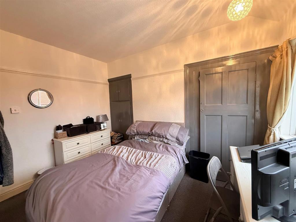 Bedroom 2 3.jpg