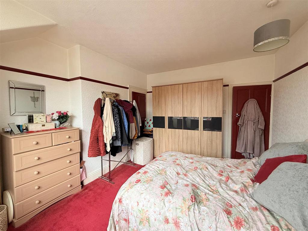 Bedroom 1 2.jpg