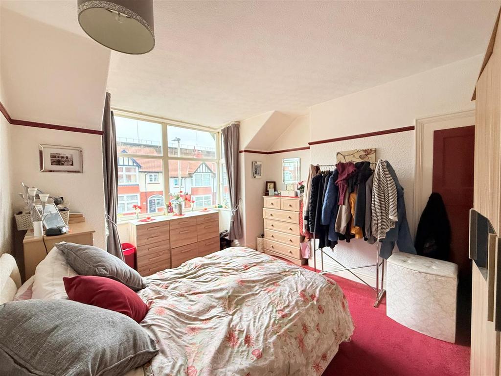 Bedroom 1.jpg