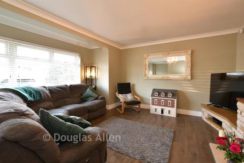 3 bedroom end of terrace house for sale, Amersham Road, Romford, Essex