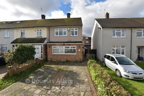 3 bedroom end of terrace house for sale, Amersham Road, Romford RM3