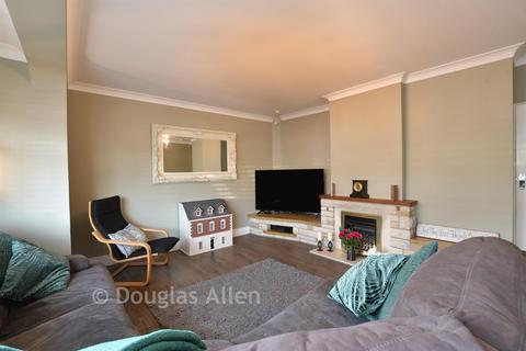 3 bedroom end of terrace house for sale, Amersham Road, Romford RM3