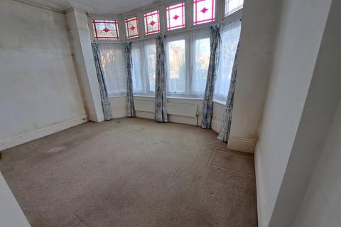 2 bedroom flat for sale, St. Annes Road, Upperton, Eastbourne BN21