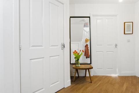 3 bedroom flat for sale, Academy Way, Dagenham