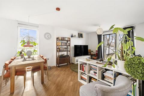 3 bedroom flat for sale, Academy Way, Dagenham