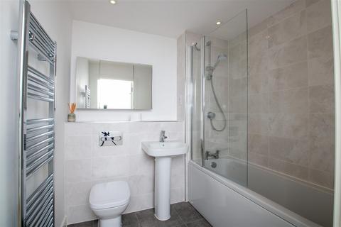 2 bedroom house to rent, Twain Way, Milton Keynes MK4
