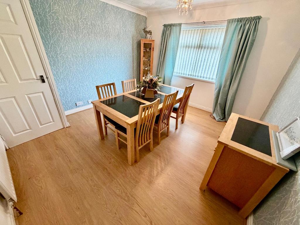 Bedroom 2/Dining Room