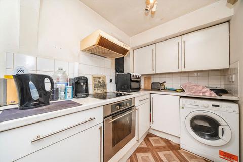 Studio for sale, Vardon Close, London W3