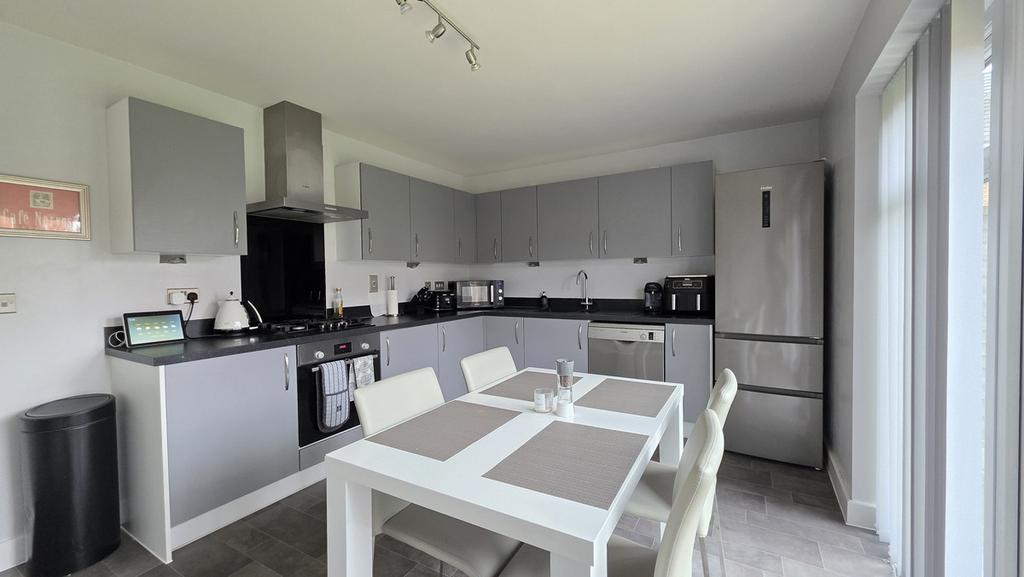 Kitchen/Dining Room