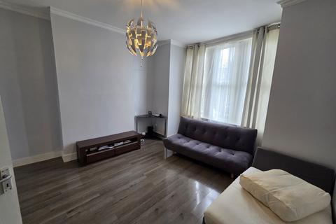 1 bedroom flat to rent, London SE27