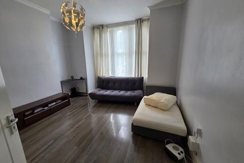 1 bedroom flat to rent, London SE27