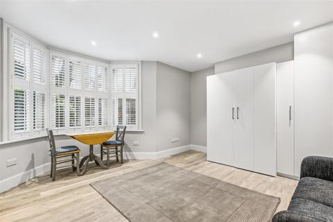 Studio to rent, Edith Road, London, W14