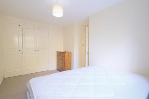 3 bedroom flat to rent, Parkham Street, London SW11