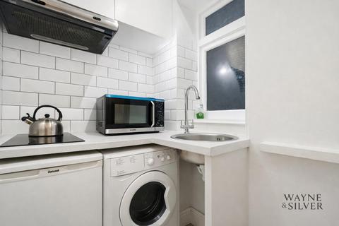 Studio to rent, Frognal, Hampstead, NW3