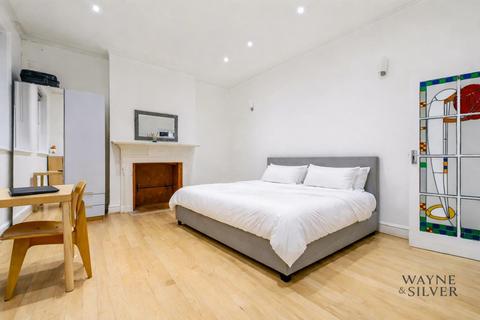 Studio to rent, Frognal, Hampstead, NW3