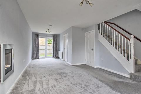 3 bedroom end of terrace house to rent, St. Francis Close, Hinckley