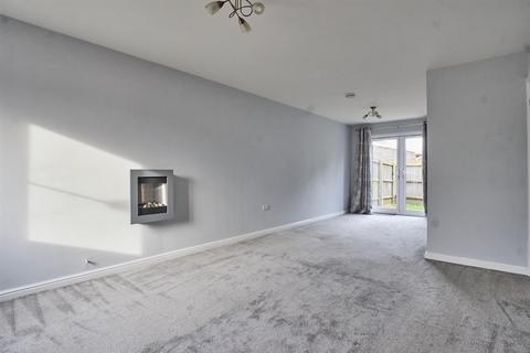 3 bedroom end of terrace house to rent, St. Francis Close, Hinckley