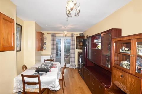 2 bedroom detached bungalow for sale, Barnfield Road, Collingham