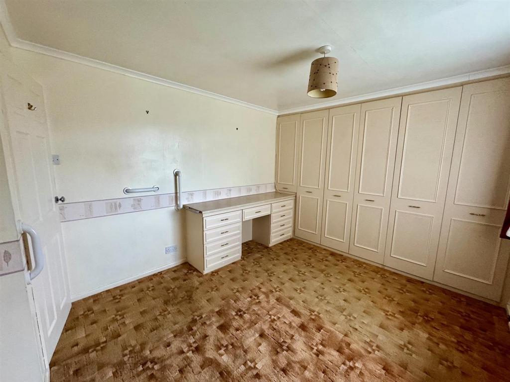 Bedroom 1b.jpg