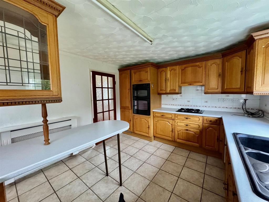 Kitchen 2.jpg