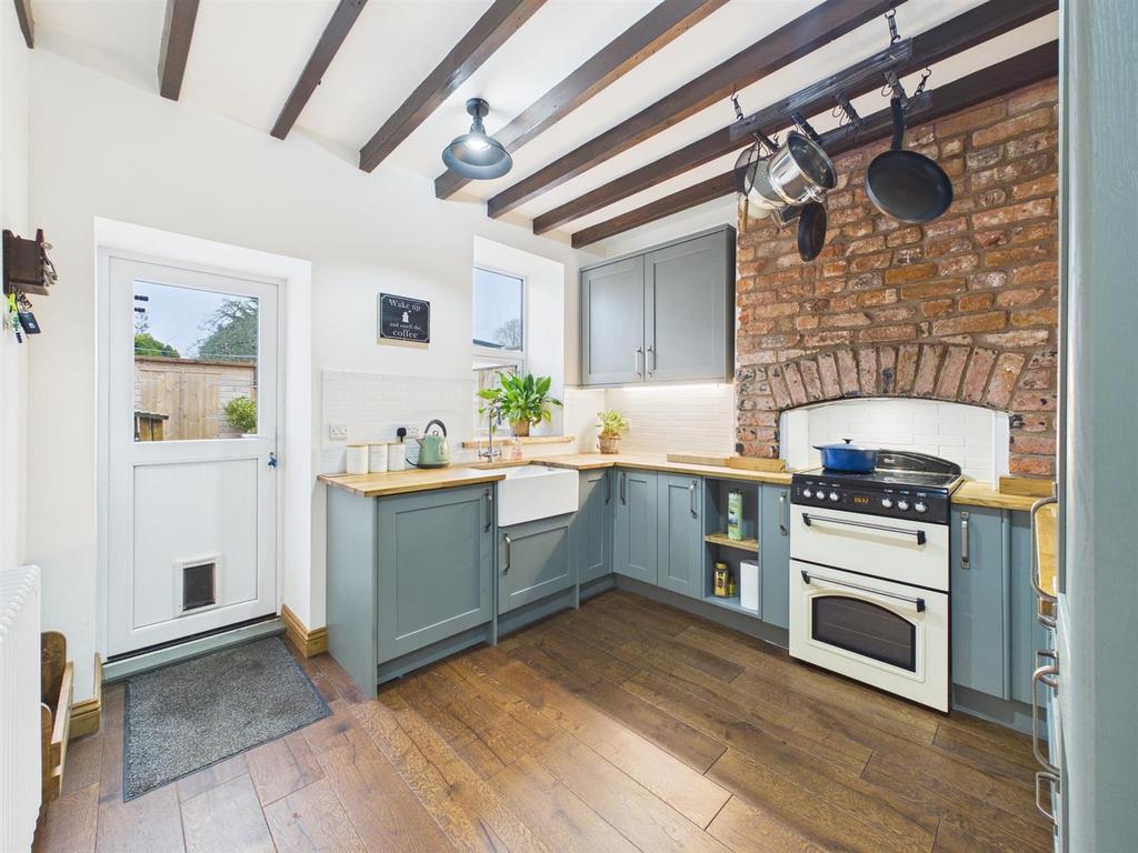 Kitchen:
